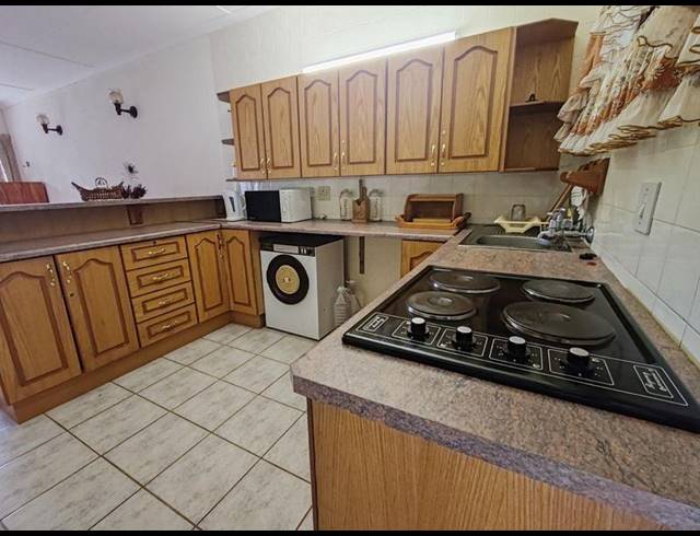 2 BEDROOM APARTMENT FOR SALE IN RENNIES BEACH